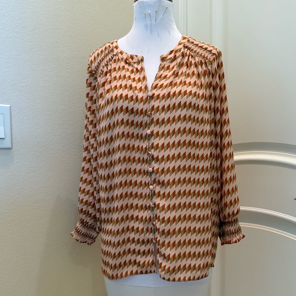 NWT Rose & Olive Geometric Patterned Women's Top